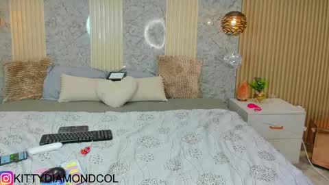 kitty__diamond_ online show from April 19, 3:07 am