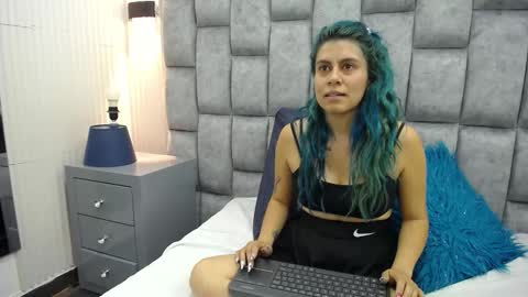 Snapshot of kitty_black15 chatting on October 25, 7:47 pm Kitty online show from October 25, 7:47 pm