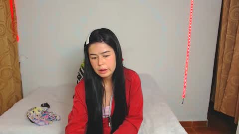 kitty_small69 online show from December 18, 2:07 am