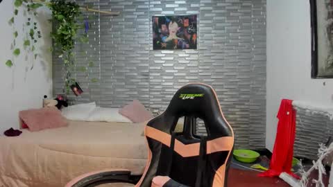 violet online show from September 22, 3:32 am