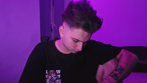 Eliz online show from December 14, 10:38 pm