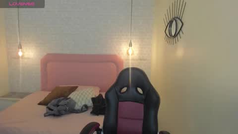  K I T T  Y  online show from March 24, 12:44 pm