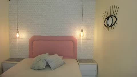  K I T T  Y  online show from April 10, 12:54 pm