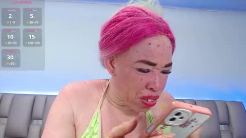 kittywhiteass online show from November 28, 9:05 am