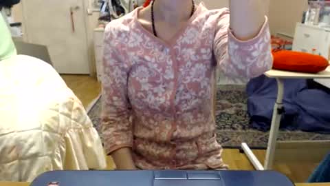 KiuminBerry online show from November 7, 3:58 pm