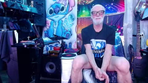 kiveuxmakeu online show from December 21, 5:25 am