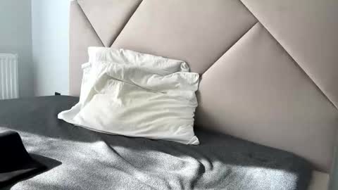 kiwigray online show from September 9, 1:33 pm