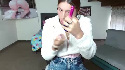 Kloe deker online show from March 6, 1:35 pm