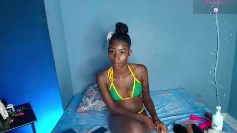 K L O E online show from December 15, 2:24 pm