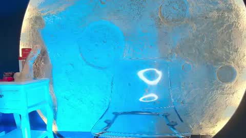 K L O E online show from September 18, 2:54 pm