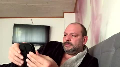 Snapshot of kostasgreek42 chatting on December 4, 9:01 am Kosta online show from December 4, 9:01 am