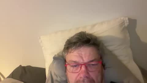 kovapoika online show from October 18, 7:07 pm