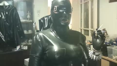 LatexPeti online show from April 5, 12:13 pm