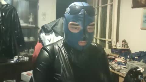 LatexPeti online show from April 7, 11:40 pm