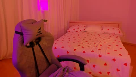 krisdoeill online show from April 22, 2:08 am