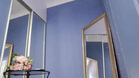 kriskras__ online show from December 4, 5:40 am