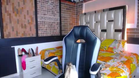 kriss_sweetboobs online show from September 16, 1:02 pm