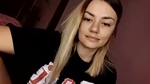 Snapshot of krisssexi chatting on September 13, 6:05 am KrissSexi online show from September 13, 6:05 am