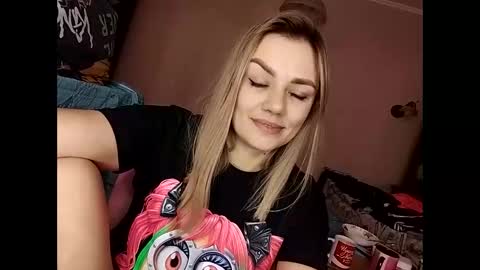 Snapshot of krisssexi chatting on February 12, 8:38 am KrissSexi online show from February 12, 8:38 am