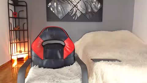 Andrea online show from March 19, 9:20 pm