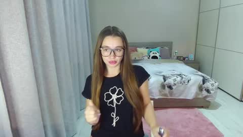 twitter    Annemarye 23 online show from October 19, 4:28 am