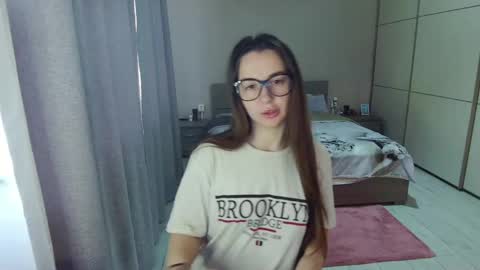 twitter    Annemarye 23 online show from April 14, 5:00 am