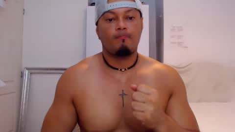 Snapshot of kristian_bi chatting on October 15, 10:10 pm Kristian Mendoza online show from October 15, 10:10 pm