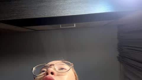 Mila online show from June 3, 11:10 pm
