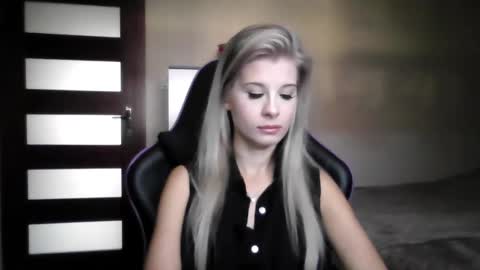 KristineAmore online show from September 17, 6:28 am