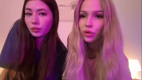 Kristy and Alice online show from September 9, 9:04 pm