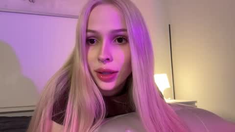 Kristy and Alice online show from September 25, 8:27 pm