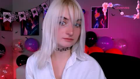 Snapshot of kristylovee chatting on October 30, 9:48 pm Kristy online show from October 30, 9:48 pm