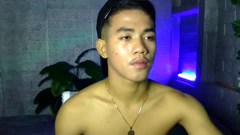 kritthanarkorn online show from December 20, 7:54 pm