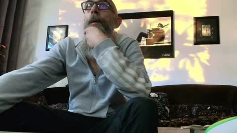 krummersaebel online show from April 19, 6:10 pm