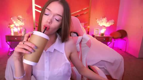 krys_tina online show from April 22, 5:58 am