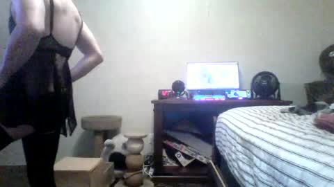 krystalizedkitsune online show from July 20, 5:21 am