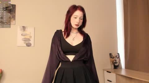 Emilia and Julia online show from April 21, 8:10 am