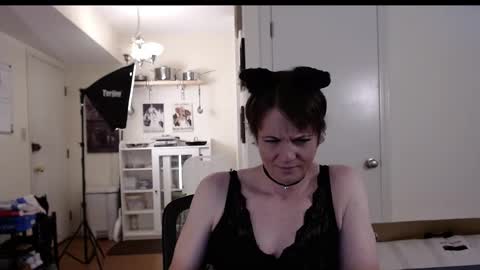 Cait online show from November 9, 2:15 am