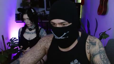 kuro_shir0 online show from April 12, 2:37 am