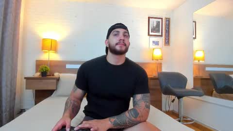 kylenorth_ online show from October 5, 9:33 pm