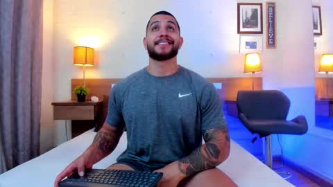 kylenorth_ online show from September 29, 7:24 pm