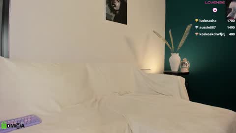 Snapshot of kylie_desire chatting on March 1, 6:13 am Kylie online show from March 1, 6:13 am