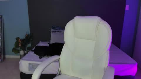 Snapshot of kylie_reyes chatting on February 12, 7:13 pm Kylie Reyes  online show from February 12, 7:13 pm