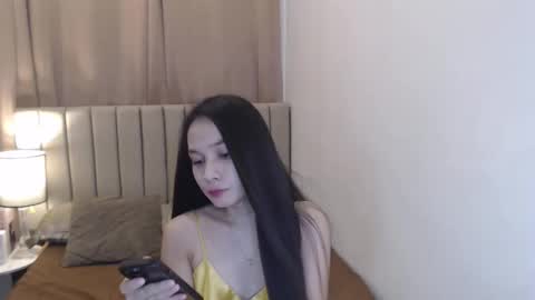 kyliefox22 online show from March 12, 7:50 pm