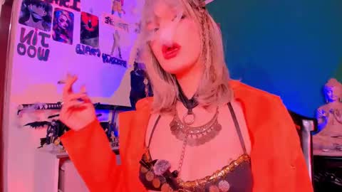   online show from October 25, 3:51 am