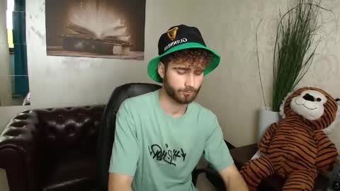 KyloEast online show from June 1, 8:37 am