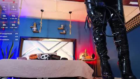 Cris  online show from October 31, 3:01 pm