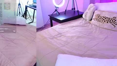 Cris  online show from March 3, 2:39 pm