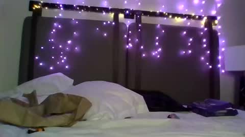 laceieizlaced online show from April 1, 3:07 am