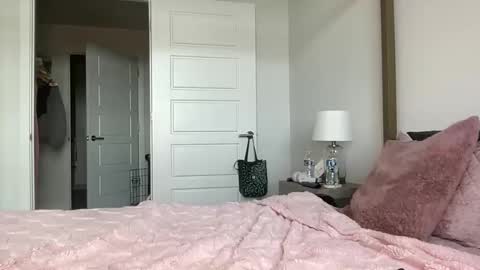 Lacey Thomas online show from September 14, 5:47 pm